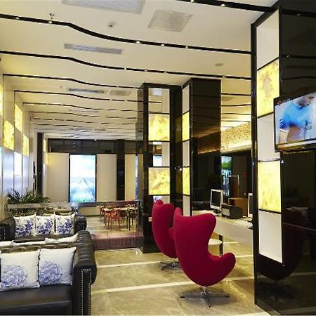 Lavande Hotel Tianhe Gangding Subway Station Branch Гуанчжоу Экстерьер фото